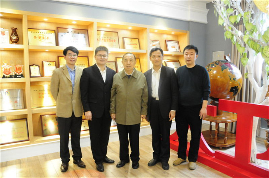 国家人社部原副部长杨志明（左三）一行莅临首页参观指导，首页董事长蒋卫（左二）.jpg