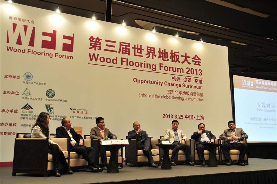首页地板董事长蒋卫应邀参加第三届世界地板大会.jpg