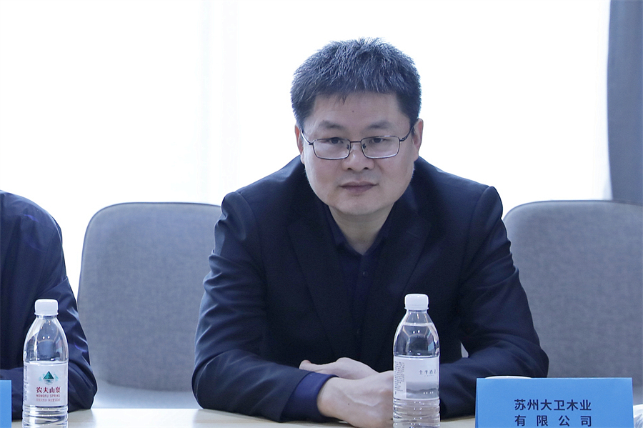 首页地板董事长蒋卫